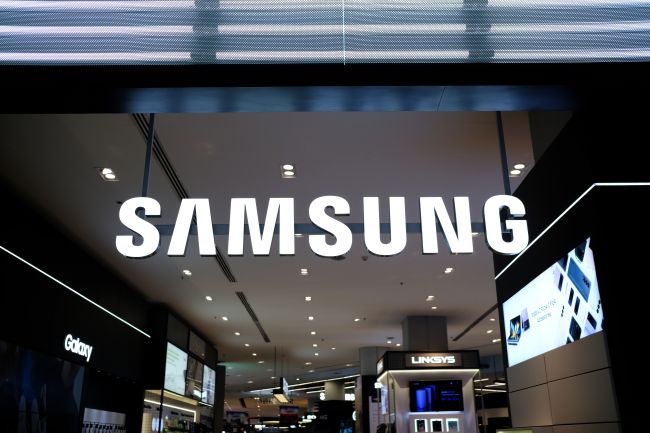 Samsungs logga utanför butik.
