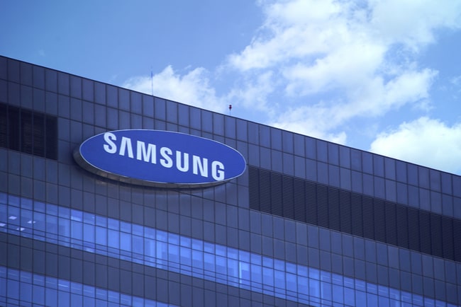 Samsungs logga på en fasad